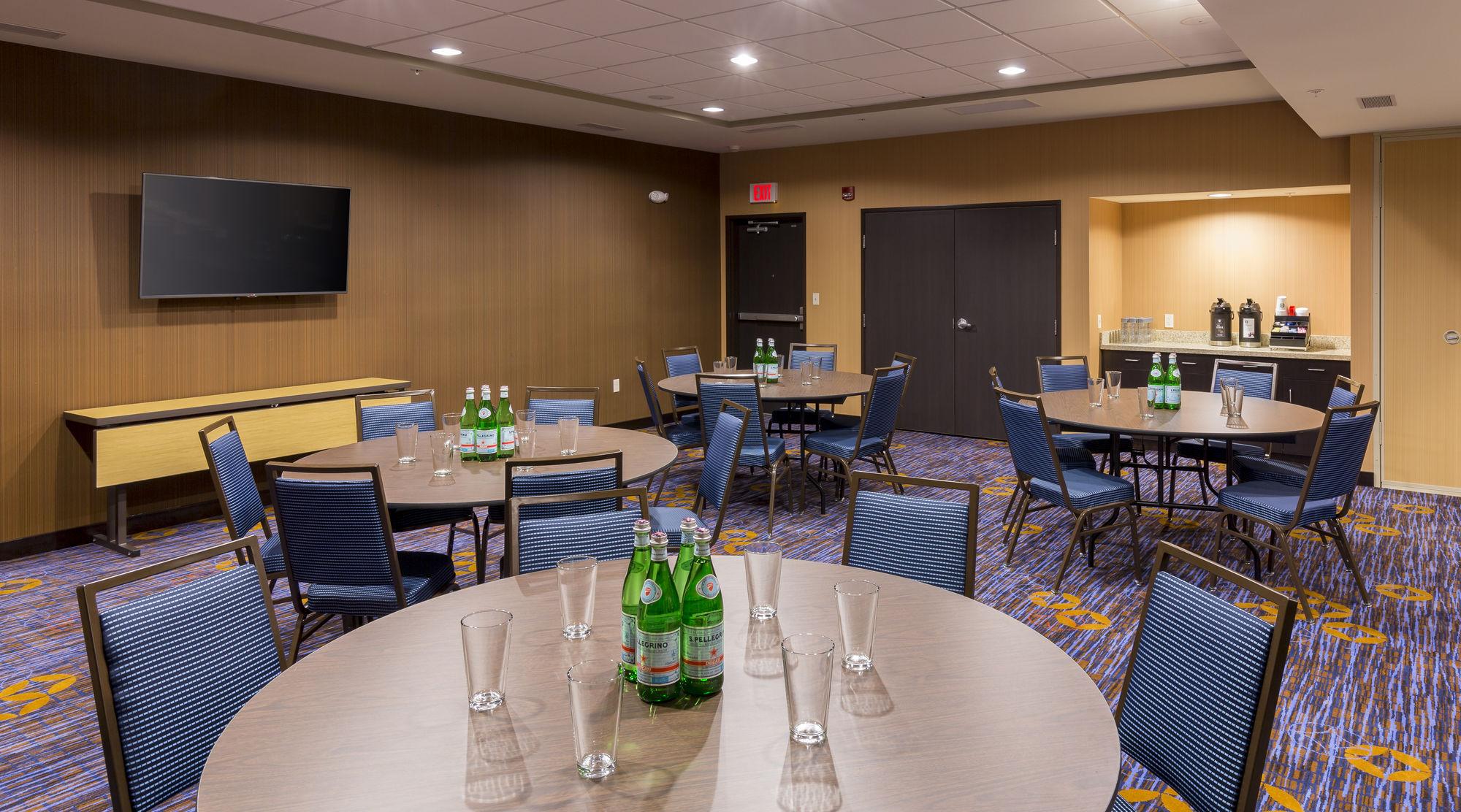 Hotel Courtyard By Marriott Bismarck North Exterior foto