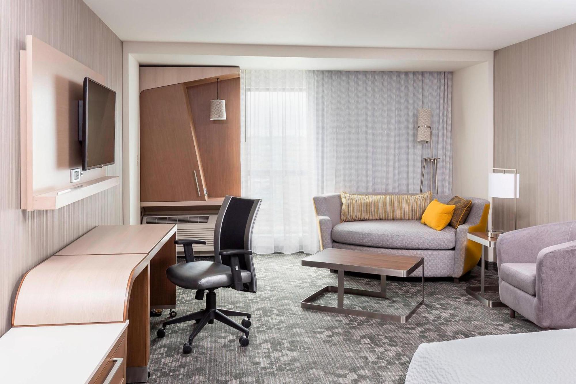 Hotel Courtyard By Marriott Bismarck North Exterior foto