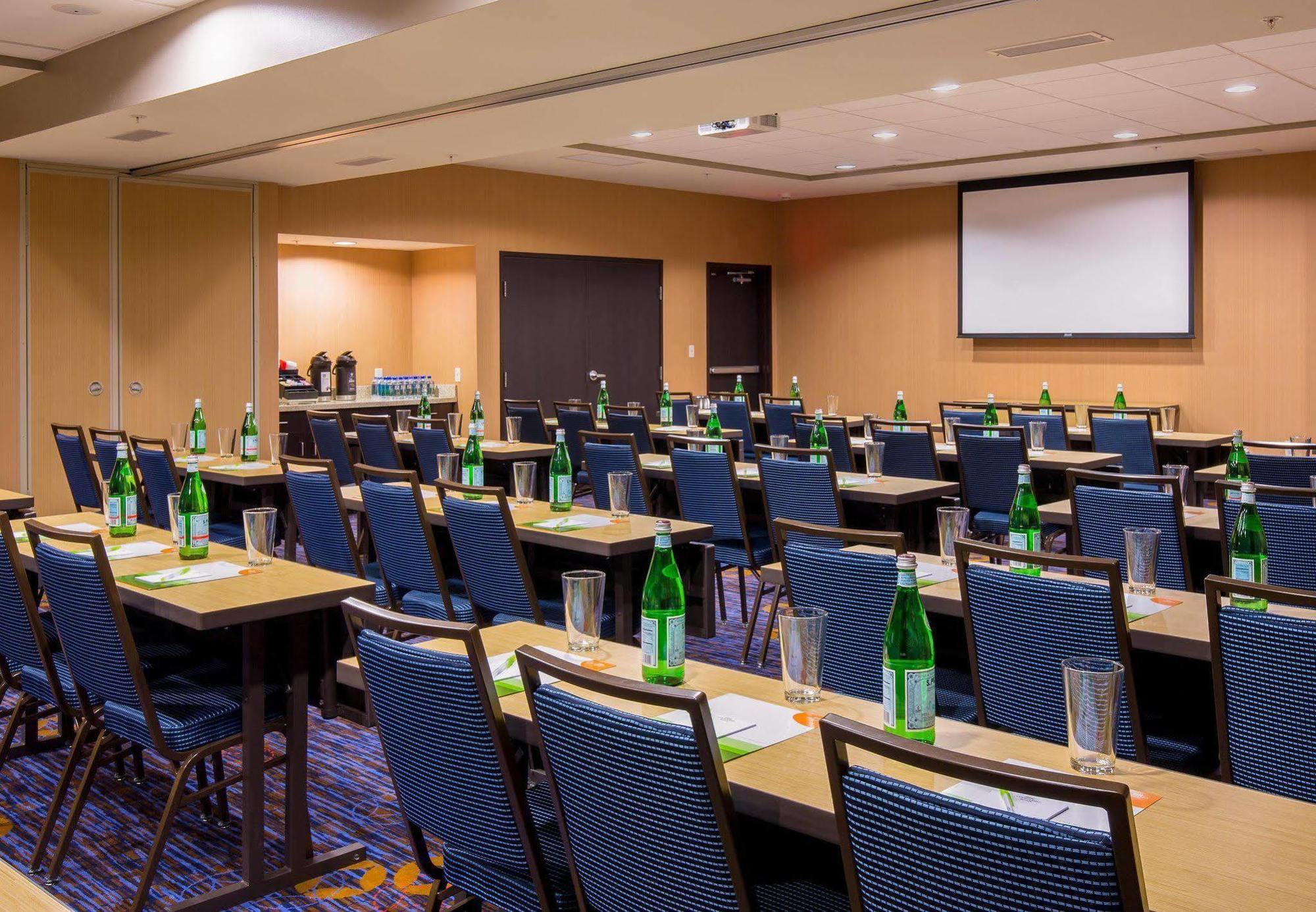 Hotel Courtyard By Marriott Bismarck North Exterior foto